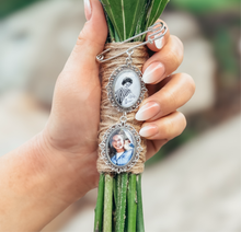 Cargar imagen en el visor de la galería, Personalized Lapel Photo Charm